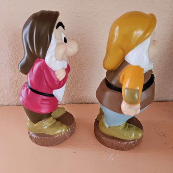 Disney Snow White And The Seven Dwarfs - Picture 2 of 5